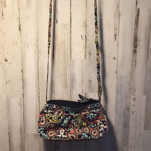 Vera Bradley Handbags - Sweet Vera Bradley crossbody purse